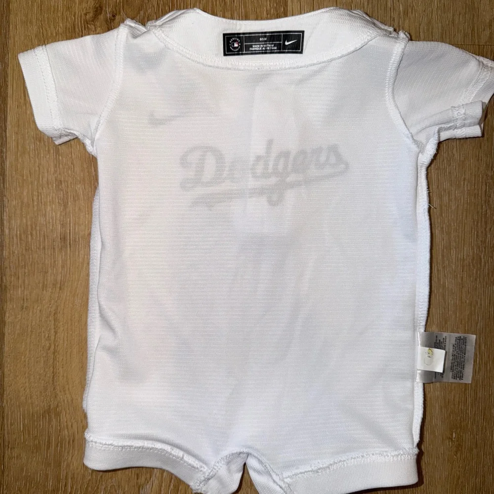 LA Dodgers baby onesie 0-3 months - Picture 6 of 12